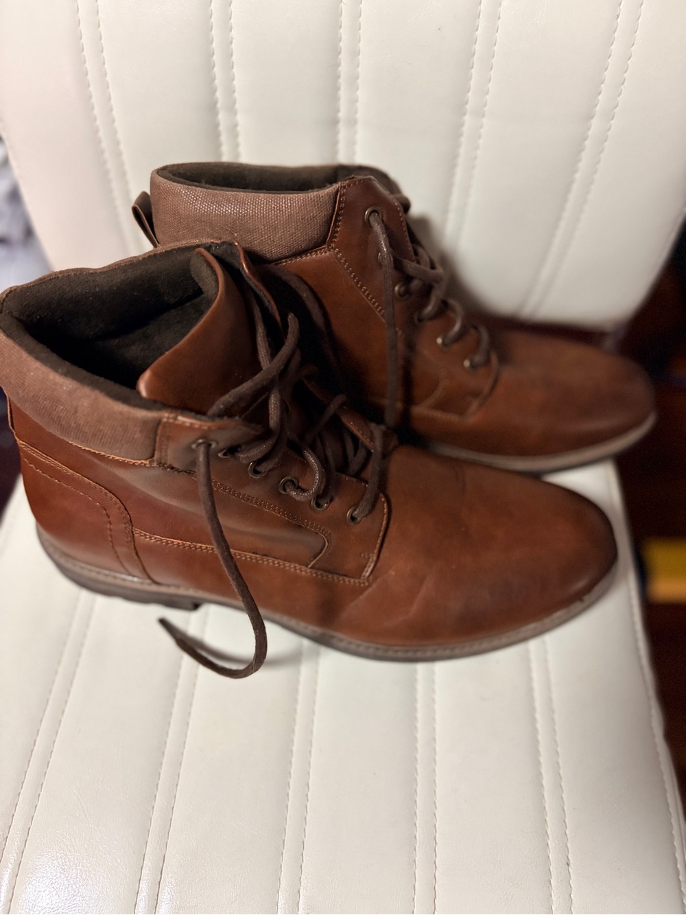 Men's Brown Leather Chukka Boots with Lace-Up Closure